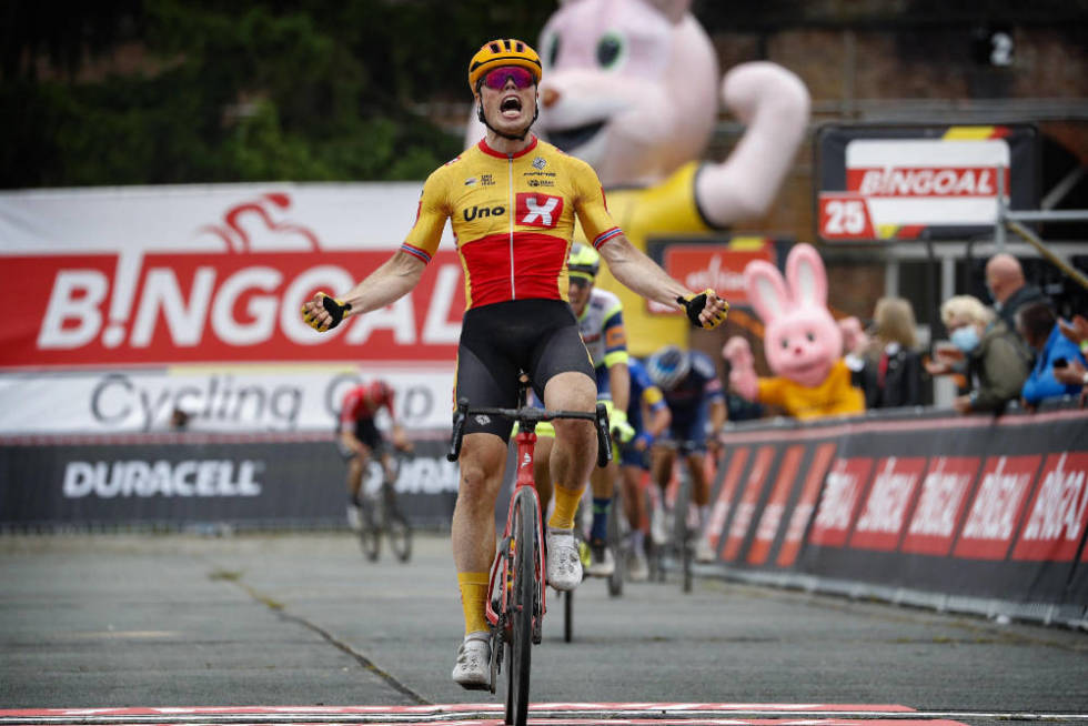 OVERLEGEN: Rasmus Fossum Tiller knuste bruddkameratene på oppløpet i Dwars door het Hageland. Foto: Cor Vos. rasmus-fossum-tiller