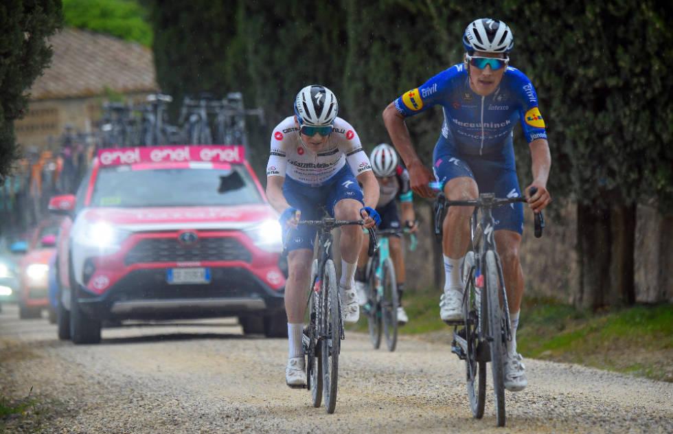 TUNG DAG: Remco Evenepoel hadde store problemer på grusen i Toscana. Foto: Cor Vos remco evenepoel giro d'italia