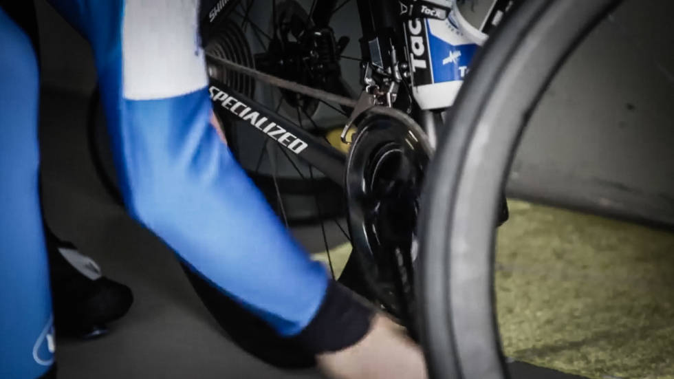 NY GRUPPE? Denne frontskifteren ligner hvertfall ikke på noe Shimano har på markedet per i dag. shimano dura ace