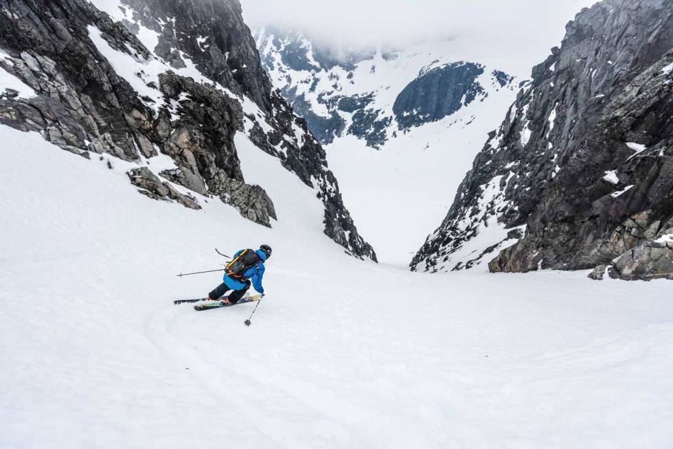 GOD KJENT: Ivar Løvik er fra Sogndal og har temmelig lang fartstid i sånt terreng som nordrenna på Austabotntind serverer. Bilde: Bård Basberg Renner-i-Norge-Austabotntind