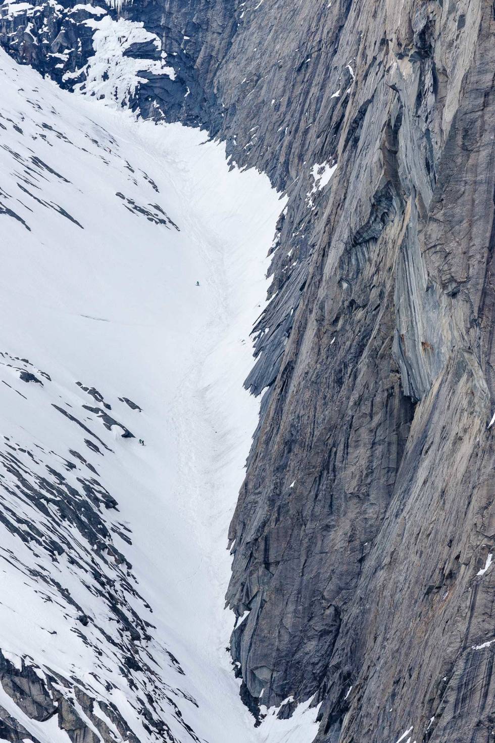 STORE FORMASJONER: Trønderen Ida Nilsen har vært mye i Narvik. Likevel blir hun temmelig liten inne i Gangnesalska. Bilde: Kyrre Buxrud Renner-i-Norge-Gangnesaksla