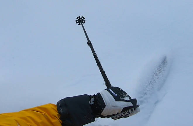 LANG MANSJETT: Reusch-hanskene går godt over jakka og beskytter og varmer godt. test Reusch skihanske