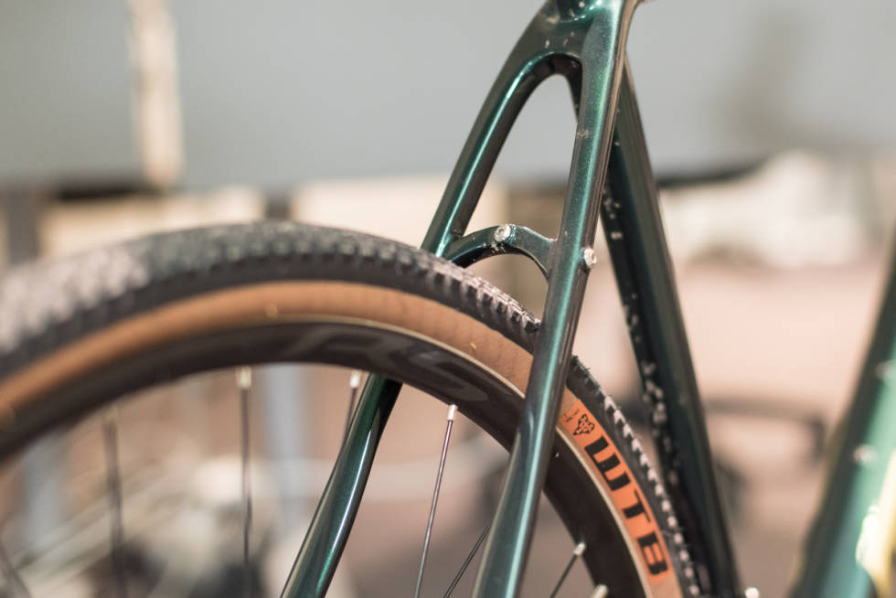 TIL SKJERMER: Du har feste både for skjermer og enda flere vesker på baktriangelet. ridley kanzo adventure
