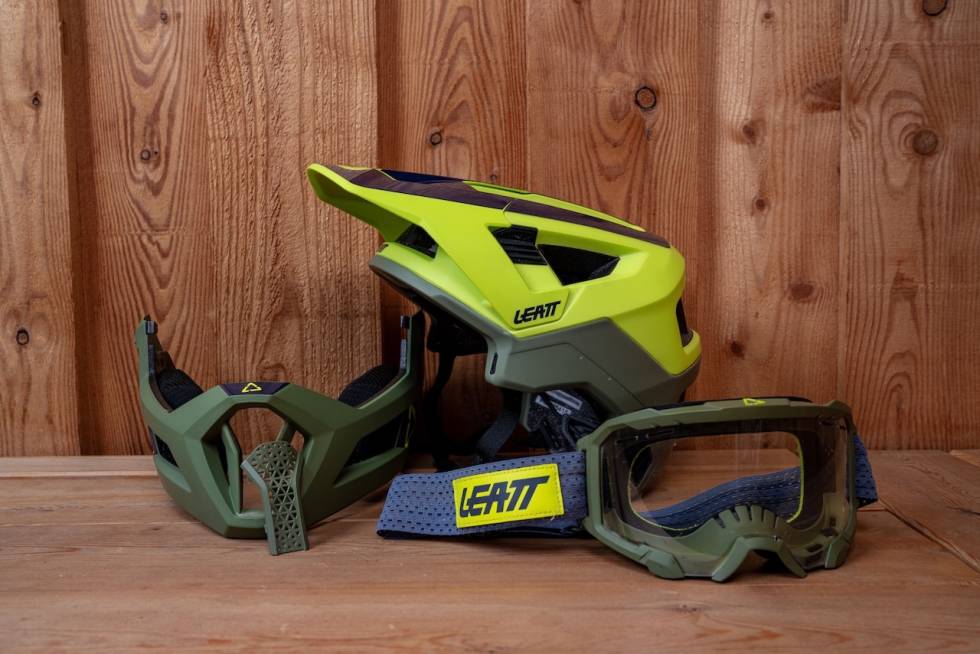 SYSTEM: Hakebeskytter med utagbart gitter og Leatts egne briller. Leatt MTB Enduro