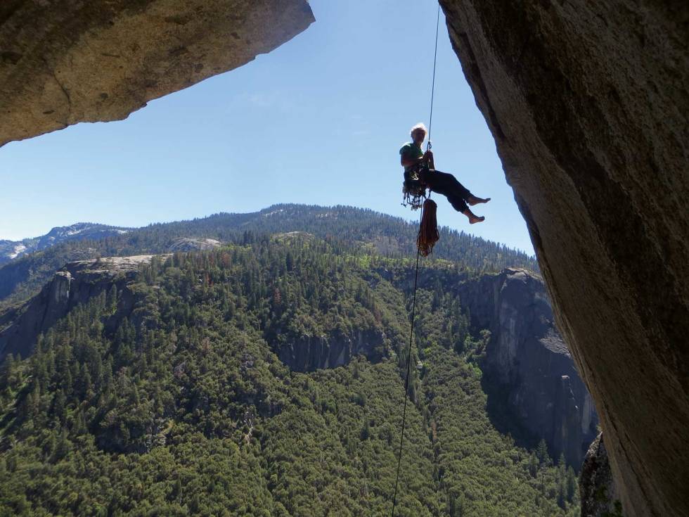Luftig: Utradisjonell anmarsj til klassikeren Separate Reality (5.12a) i Yosemite, California. Foto: Erik Nordbye Rundtur-i-USA-Klatring-Roadtrip-3