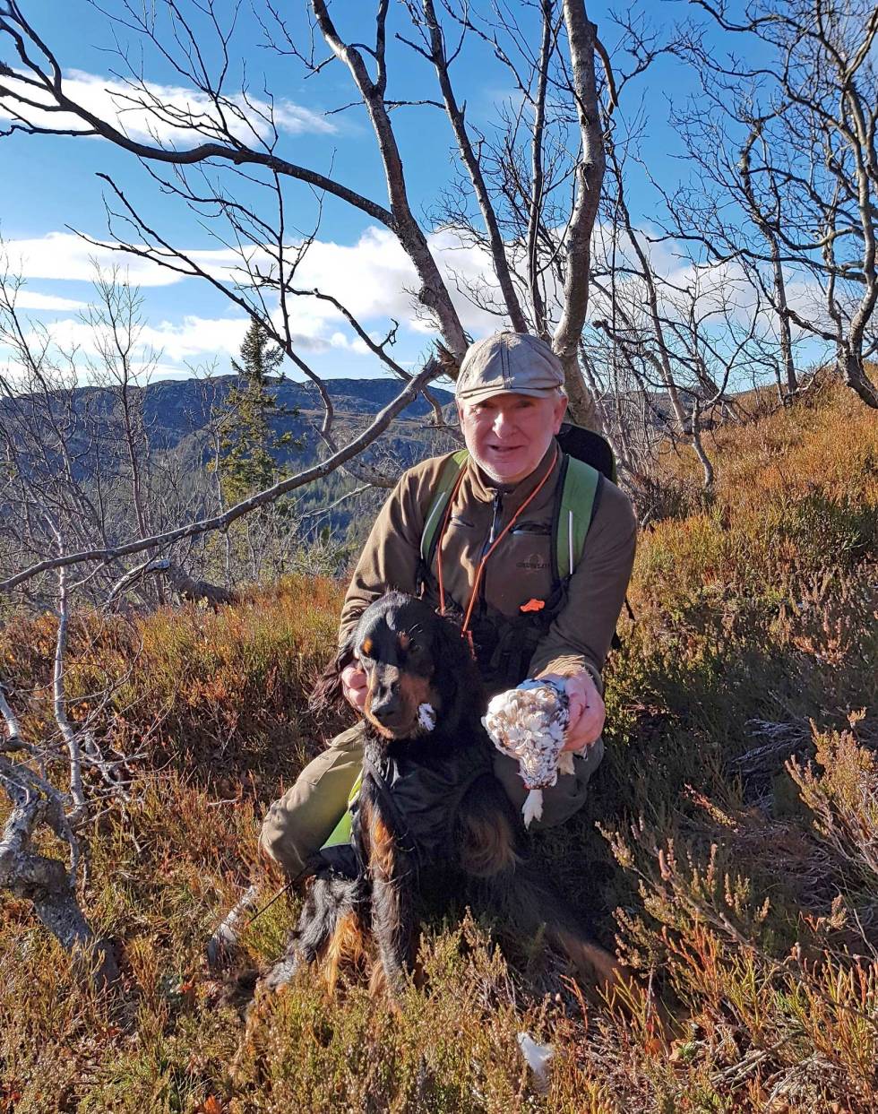 FORNØYD HUNDEFØRER: Jan Furuset har hatt mange gordonsettere, men ingen så samarbeidsvillige som Barac. Rypejakt-Eggedal-4