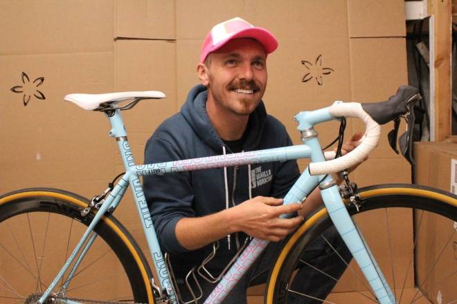 GURU: Sacha White er kjent for vilt design på syklene sine. I mai kommer han til Norge. Sacha white