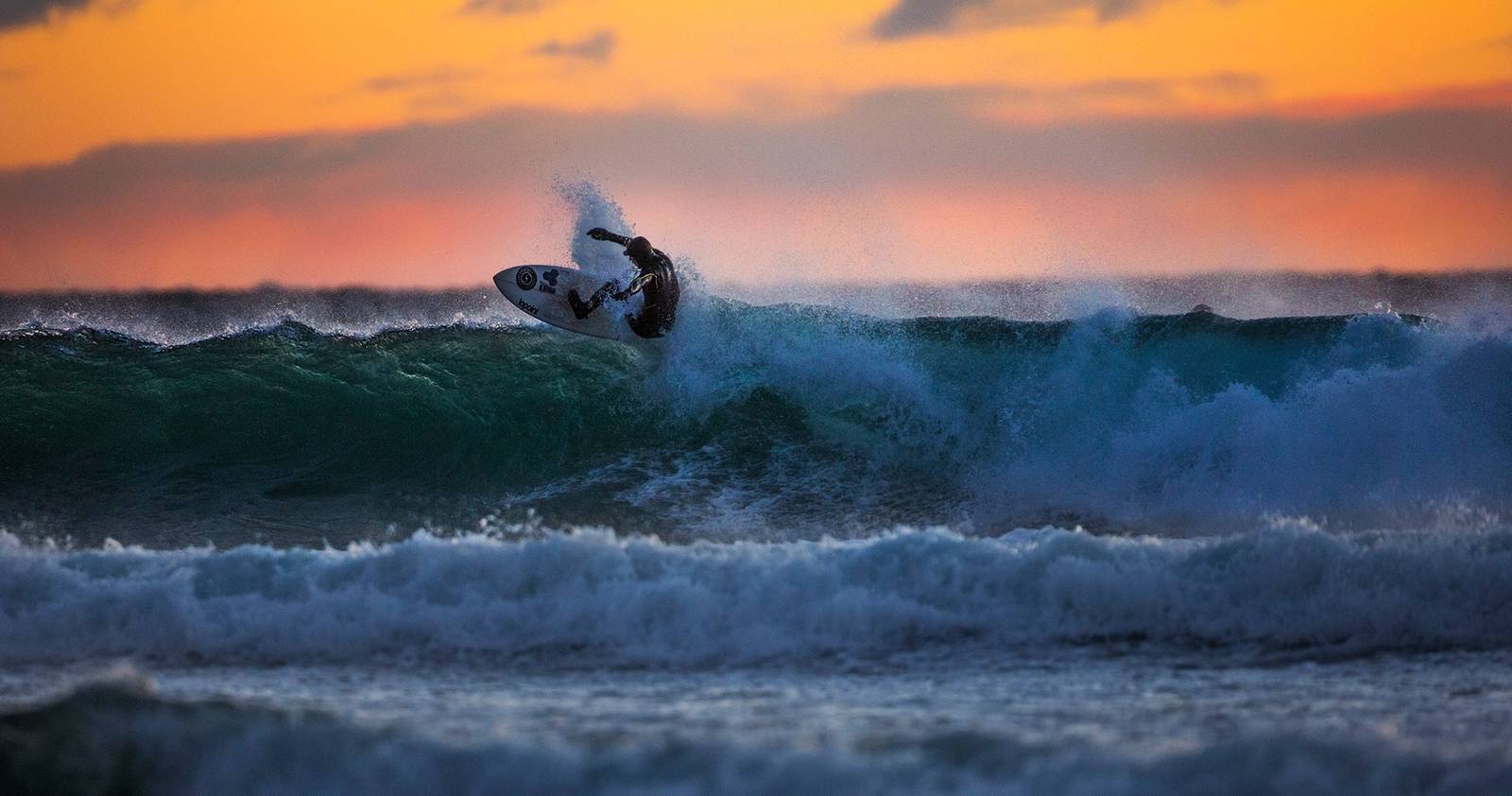 Den åpenbare årsaken til at Saltstein er blitt så ettertraktet. Surfer Espen Evertsen er stadig å se her, morgen som kveld. Bilde: Mats Grimsæth Saltstein Foto: Mats Grimsæth