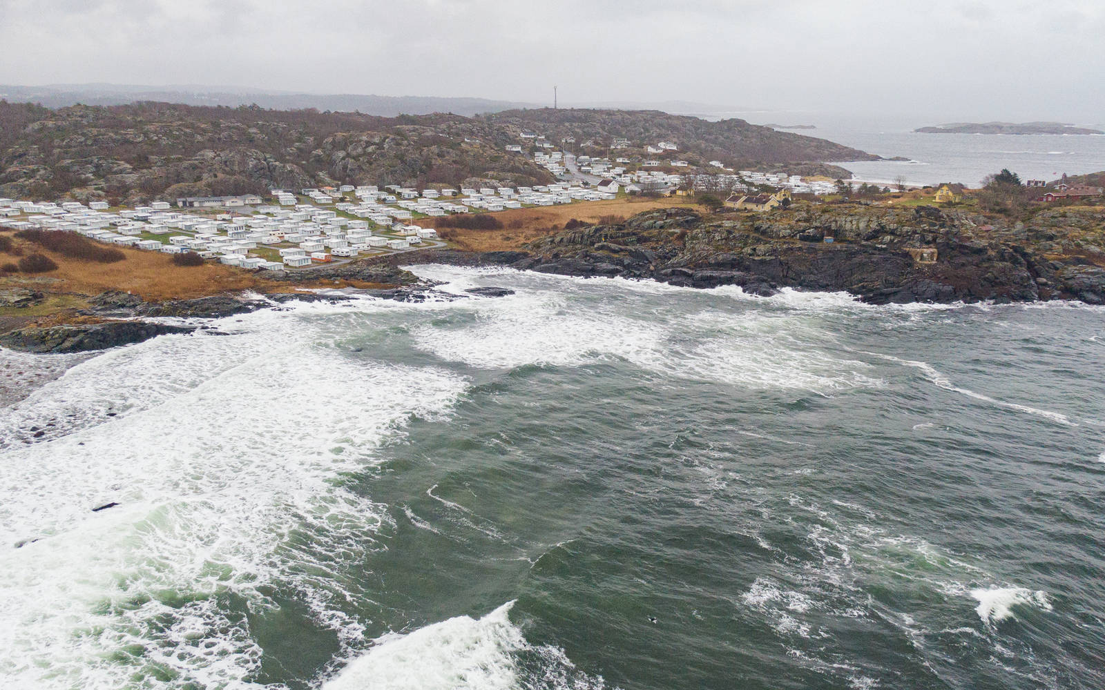 CAMPINGSPOT: Oversikt over Saltstein mot Oddanesand Camping. Bilde: Christian Nerdrum Saltstein drone Oddanesand Camping