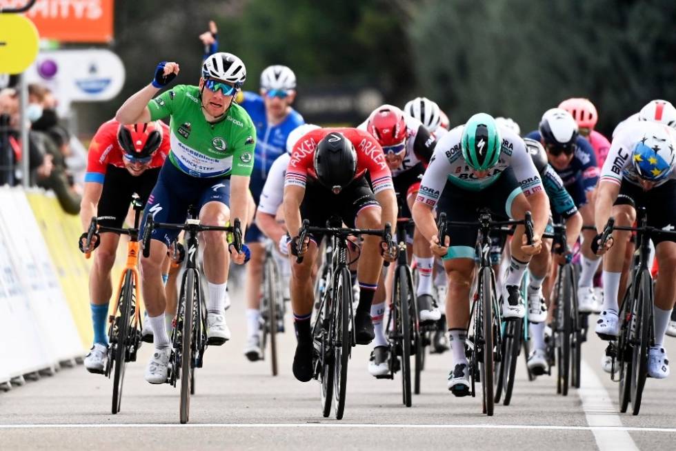 VERDENS BESTE SPURTER: Sam Bennett er i øyeblikket den hvasseste spurteren i hovedfeltet. Her vinner han den femte etappen i Paris-Nice. Foto: Cor Vos sam bennett paris-nice milano-sanremo