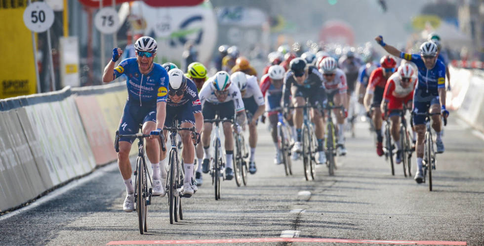 VANT DE PANNE: Sam Bennett herjer i spurtene denne sesongen. Tok sin første WorldTour-triumf i Brugge-De Panne i mars. Foto: Cor Vos sam bennett scheldeprijs 2021