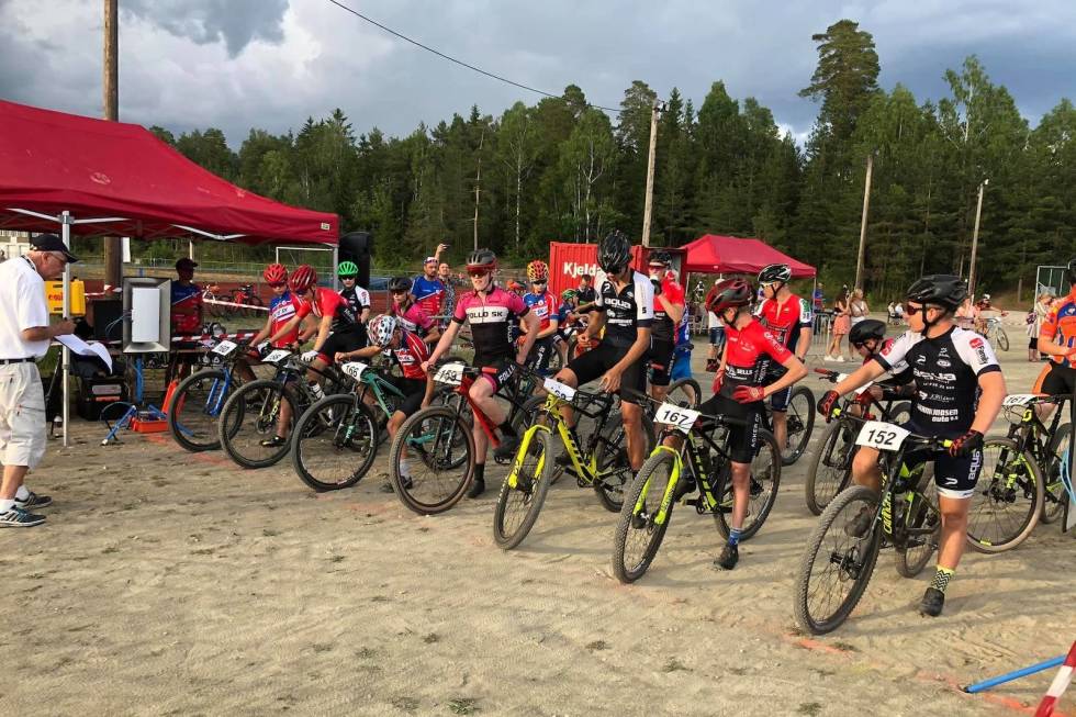 Koronatiltak gjorde at det var færre ryttere i hver puljer under første ritt i TeVeBu-cupen tirsdag kveld. Foto: Jan Cato Agard TeVeBu Cup 2020 Sande