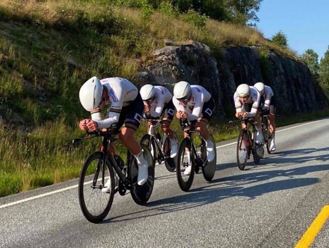 FORNØYDE: Sandnes SK knuste sin egen Stravarekord på Eplemostrunden under lagtempoer tirsdag kveld. Foto: Kjetil Høyland Sandnes SK i Eplemostrunden