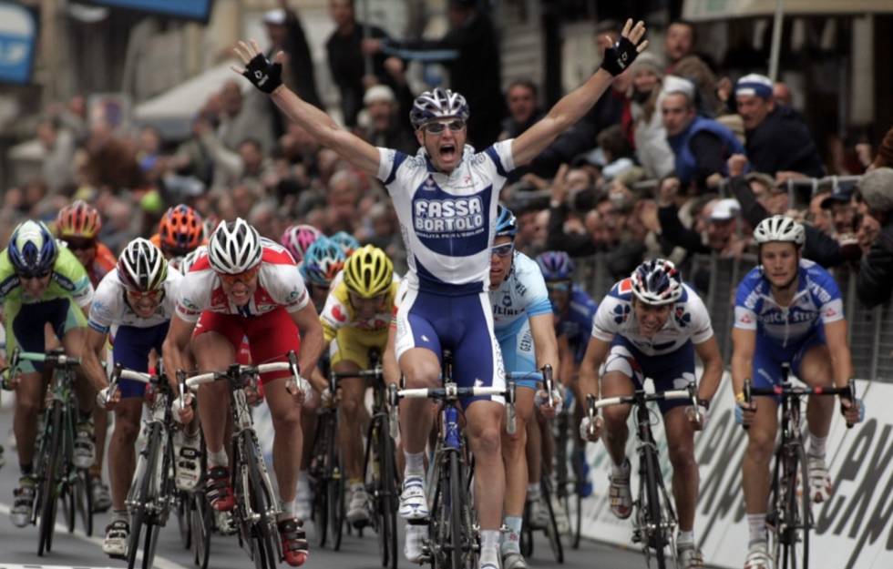 MERITTERT: Alessandro Petacchi vant Milano-Sanremo i 2005, foran Danilo Hondo og Thor Hushovd. Foto: Cor Vos. alessandro petacchi