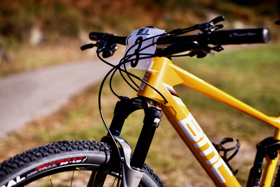 SLAK FRONT: BMC Fourstroke har 67,5 graders styrevinkel og 100 mm vandring Jordan Sarrous gullsykkel