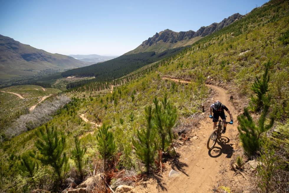 STORT LANDSKAP: Stisyklingen utenfor Cape Town er spektakulær og lett tilgjengelig. Vi fikk nærmere 15 timer på Turbo Levo SL i terrenget. Foto. Gary Perkin/Specialized Stisykling i Jonkershoek