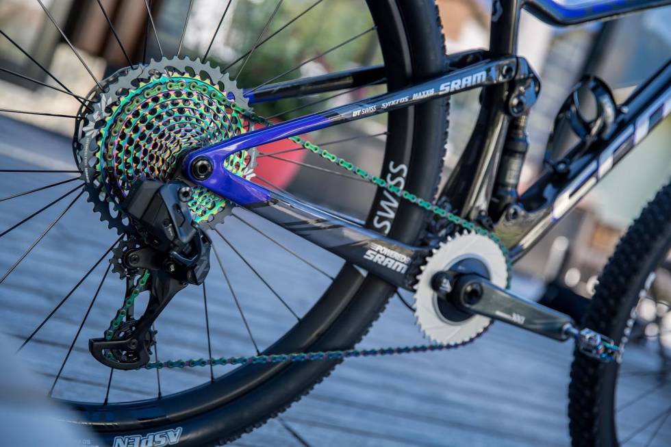 DRIVVERKET: SRAM XX1 Eagle AXS med stor kassett og spesiallaget krankdrev. Scott Spark Supersonic