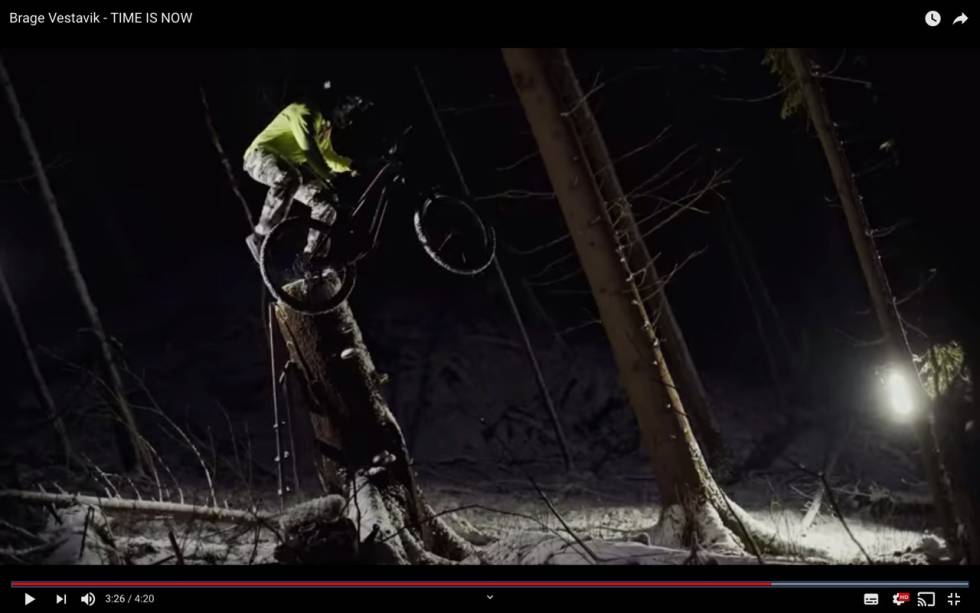 TREE HUCKER: Brage Vestavik bomb dropper i motlys. Brage Vestavik bomb drop