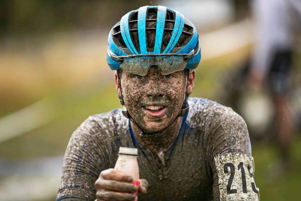 GJØRMETE: Sebastian Kirkedam Larsen må vaske både seg og klærne for morgendagens ritt. Foto: Pål Westgaard Sebastian Kirkedam Larsen NC3 CX