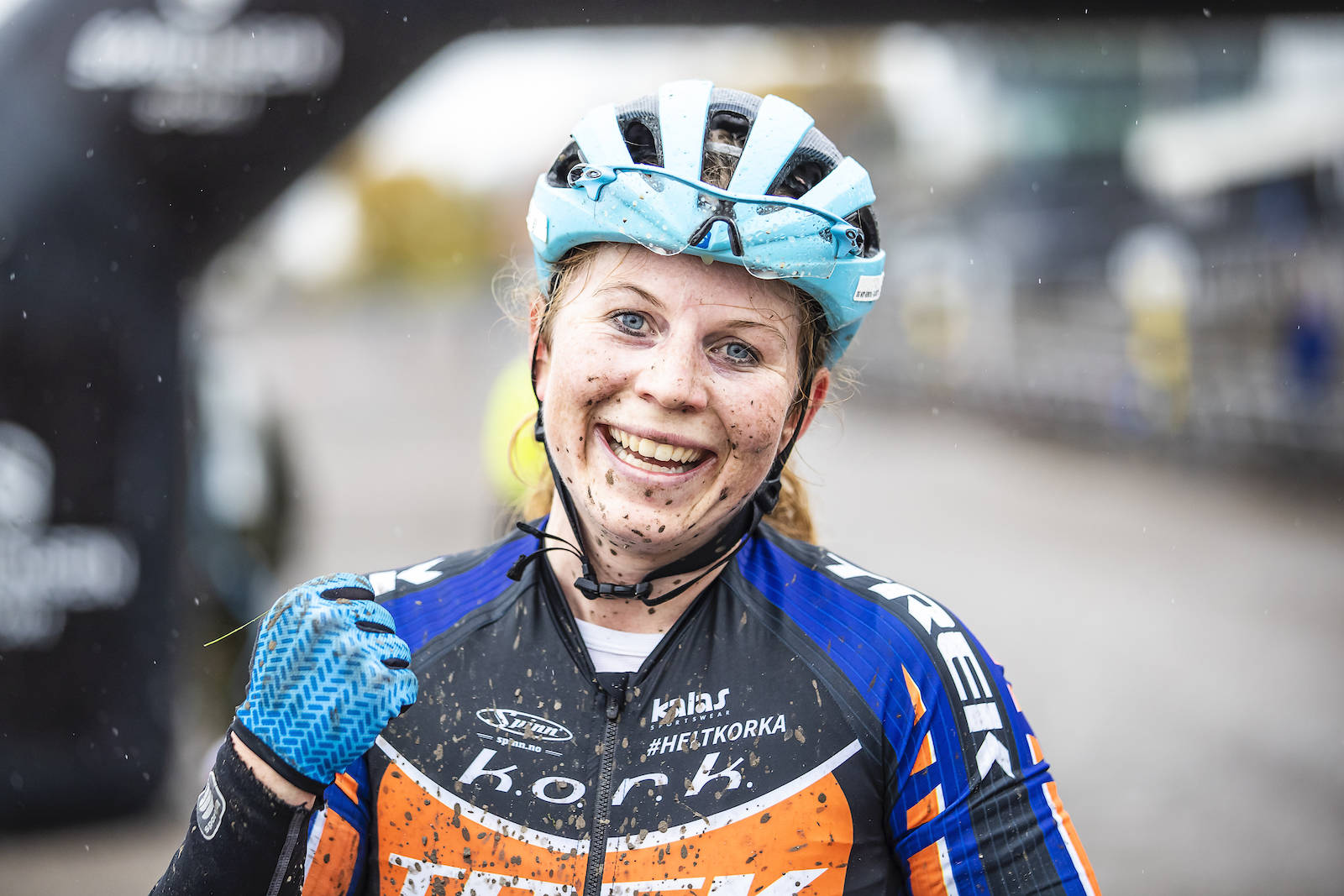 SEIERSSMIL: Elisabeth Sveum vant Bjerkekross på første forsøk. Foto: Pål Westgaard Bjerkekross 2019 ble en tung og våt affære Foto: Pål Westgaard
