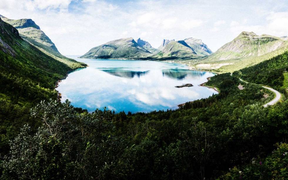 VIDSYN: På toppen av klatringen fra Bergsfjorden til Skalandstunnelen finner du et utkikkspunkt. VIDSYN: På toppen av klatringen fra Bergsfjorden til Skalandstunnelen finner du et utkikkspunkt.