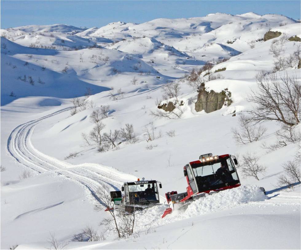 Det kjøres løyper i flere spor over fjellet for Sesilåmi, og det er derfor en god anledning til fjelltur med racingski! Foto: Sesilåmi Sesilåmi-På-ski-over-Setesdal-Vesthei-2