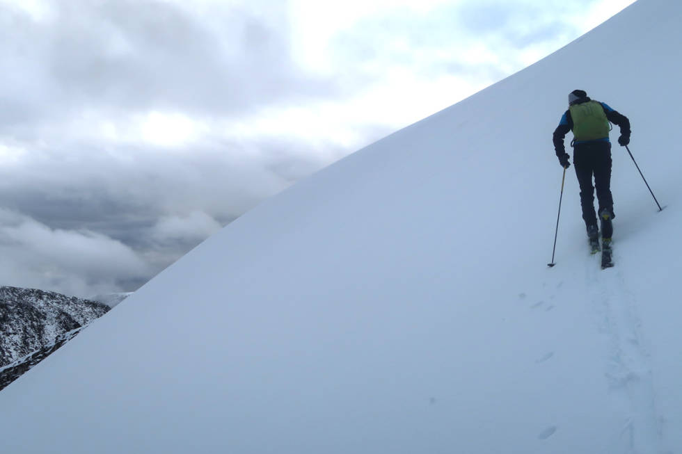 SKIFØRE: Nysnø oppå gammelsnø på Søndre Midthøin. Foto: Bård Smestad sesongstart topptur