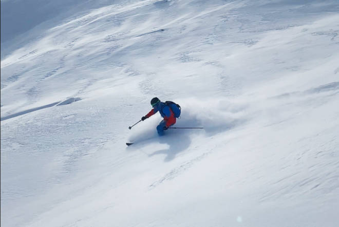 SESONGSTART: Ola Hovdenak er støtt blant de første som setter svinger på Trolltinden på Nordmøre, og denne høsten ble ikke noe unntak. Foto: Martin Bruseth sesongstart topptur trolltind nordmøre