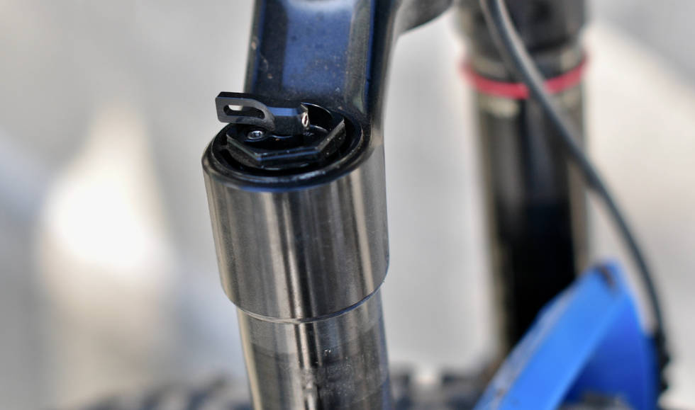 KRONELÅS: Eller med en gripevillig alu-spak på toppen av høyrebeinet. RockShox SID 120