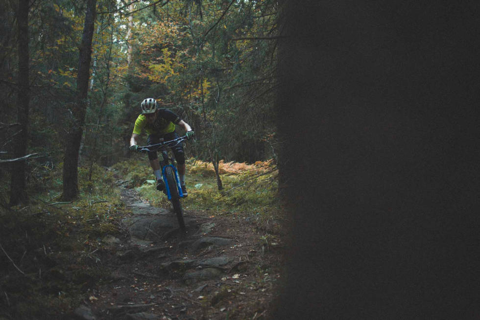 PÅ STI: Vi har testet SID-gaffelen både i rundbaneløyper og i Nordmarkas bratteste stier. Den fungerer til mye. Foto: Kristoffer H. Kippernes RockShox SID 120