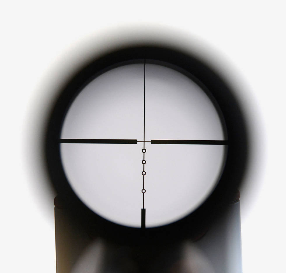 HOLDOVER: En enkel variant av et langholdsretikkel fra Nikon. Her er punkter for holdover ved ulike avstander, men ingen indikasjoner for sideavdrift ved vind. Siktemidler-rektiler-for-kikkertsikter-Holdover