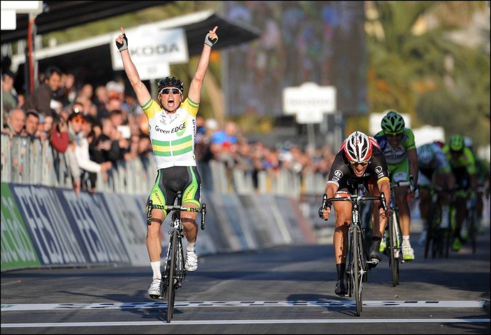 MONUMENTAL: Simon Gerrans vant fra hjulet til Fabian Cancellara i Milano-Sanremo 2012. Foto: Cor Vos. Simon Gerrans