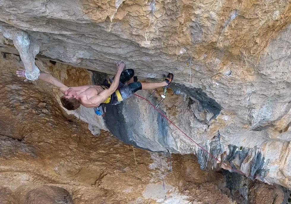 ANDRE NORDMANN: Sindre ble andre nordmann til å gå 9b da han gikk Chilam Balam. Det er bare Magnus Midtbø av norske klatrere som har gått graden før. Foto: Henning Wang Sindre-Sæther-på-Chilam-5