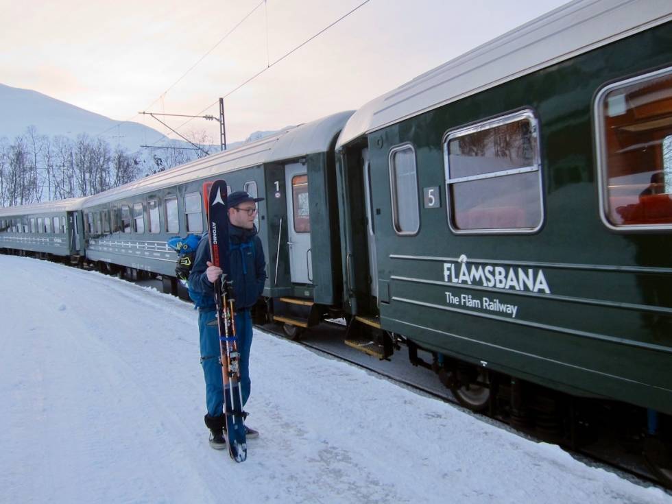 Du må ta Flåmsbana for å komme deg til Vatnahalsen. Flåmsbana, Vatnahalsen