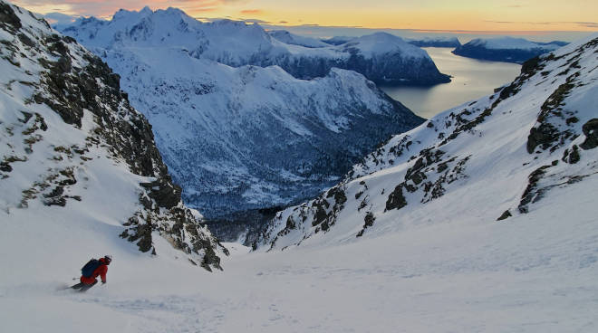 Ski og klatring på Sunnmøre er en fin kombo! Skikjøring
