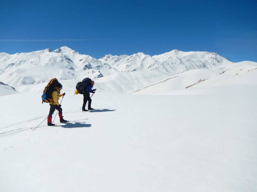 STORSLÅTT: Janne og Brian nyter drømmedag på ski i Zagrosfjellene. Vi hadde mange slike dager. skitur-Iran-4