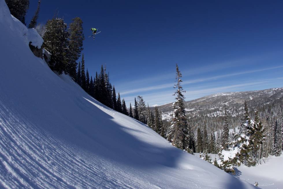 SIGNATUR: Trikseposen til Sage Cattabriga-Alosa er stor, men cork 7 og 360 med tailgrab langt unna parken kan vel kalles signaturtriksene hans. Bilde: Adam Clark Sage Cattabriga-Alosa