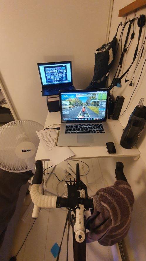E-SPORT FOR SYKLISTER: Sånn ser Silje sitt univers ut før hun trekker inn i det virtuelle. sykle hele året med zwift