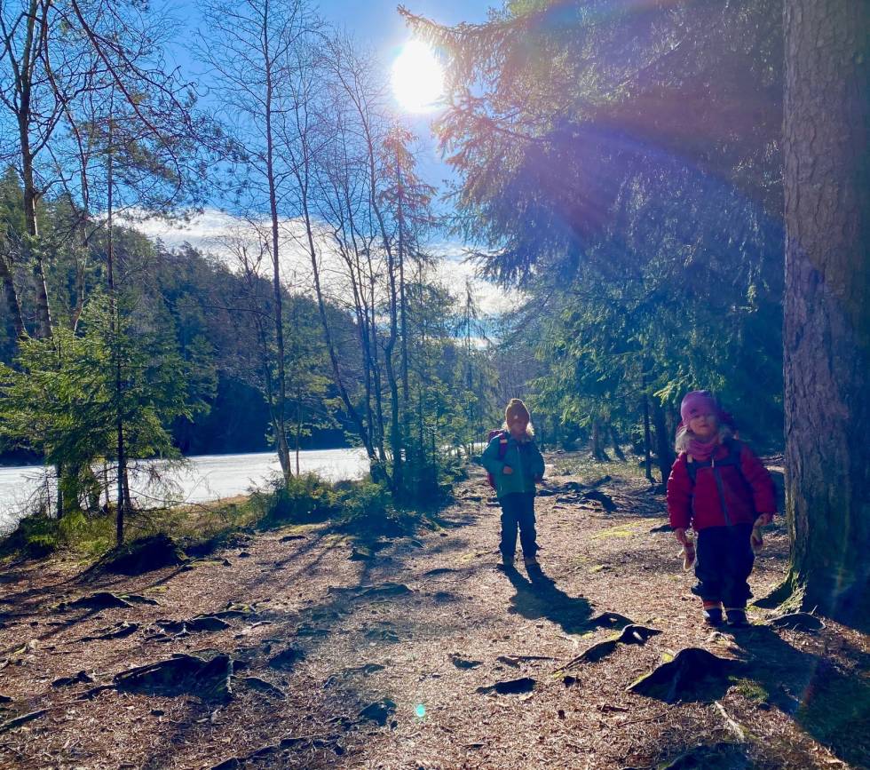 Vilja og Vega på tur til Skøyenputten. Foto: Privat Cecilie Skog Skøyenputten instagram