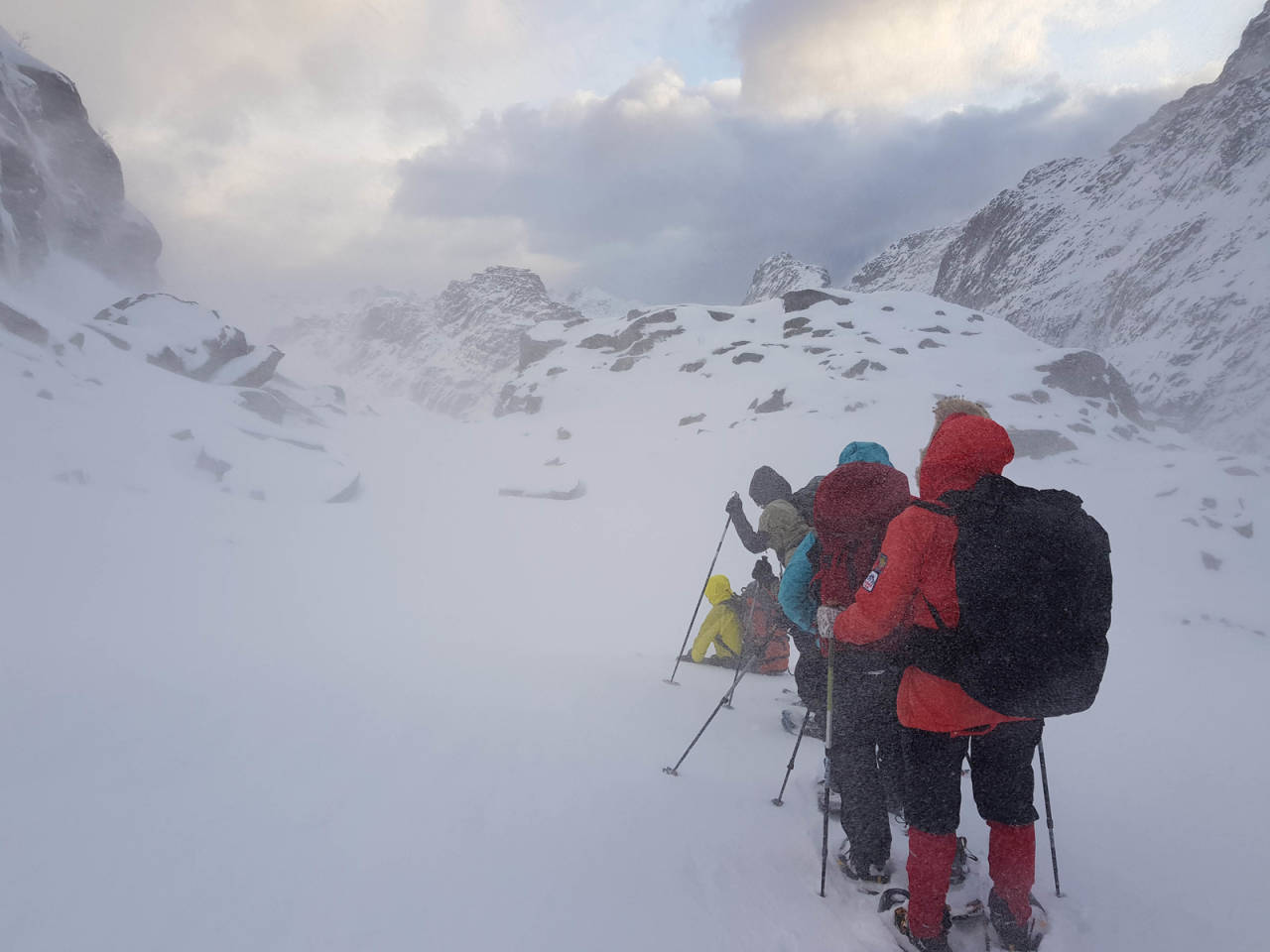 I FORVEIEN: Trond har forlatt gruppa for å finne en trygg trasé. Foto. Bengt Stian Nilsen skredet ved trollfjordhytta