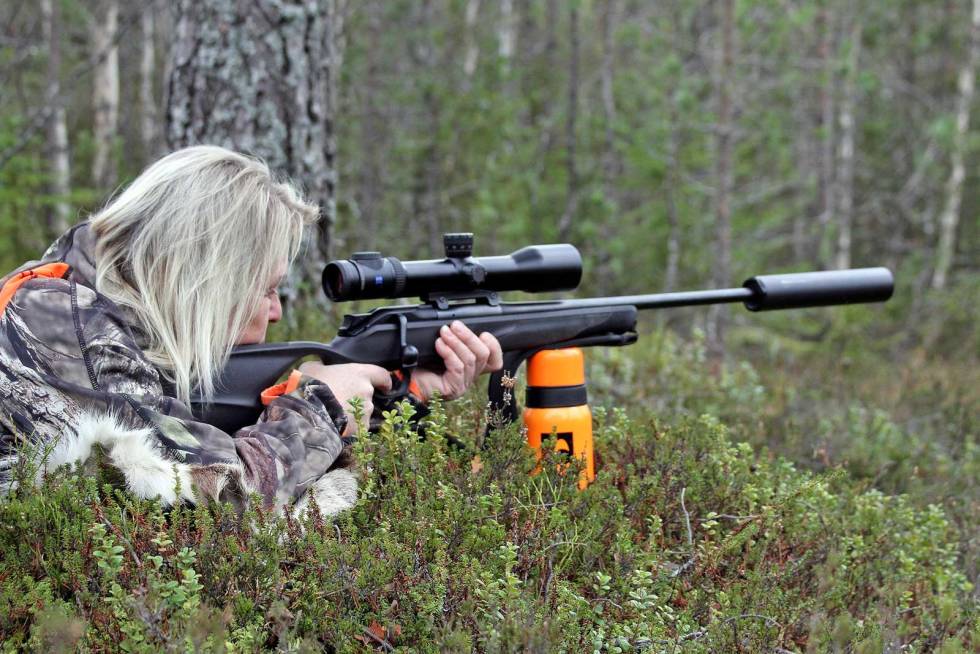 Varm støtte: Til og med termosen kan gi ekstra støtte i et knipetak. Skytestøtter-Rifleskyting-10
