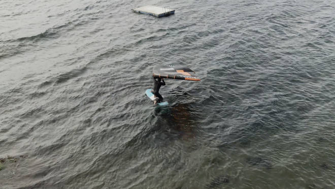 1-2-3: Teknikken for å komme seg opp på bena. Bilde: Christian Nerdrum Teknikken for å komme seg opp på bena wingfoil