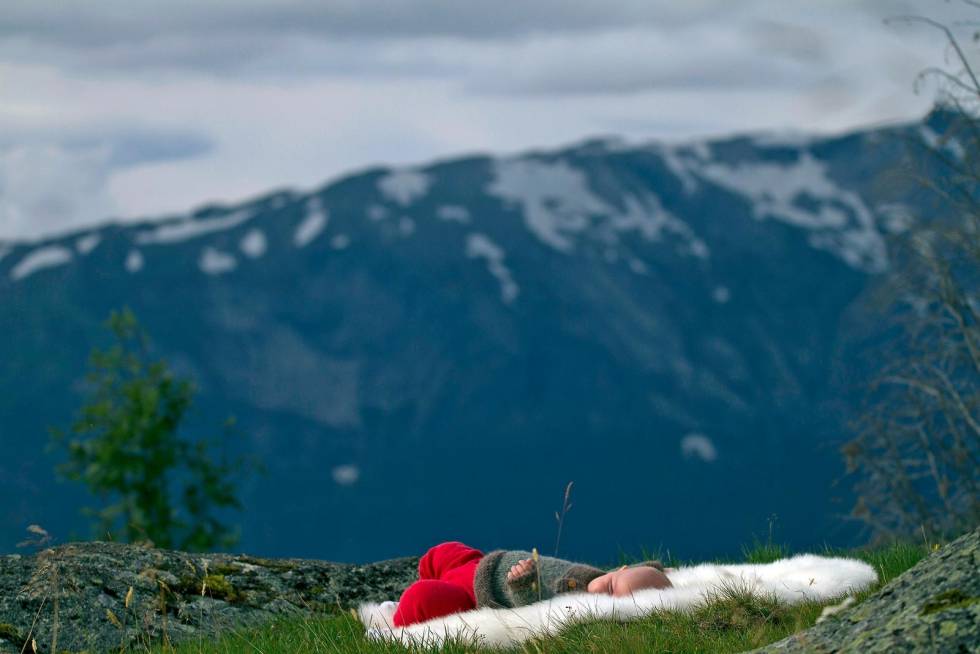 Fjellro: På fjellstølen får Karen rolige dager, mens mor og far jakter hjort under morgen- og kveldsøktene på skift i flere dager. Slik-tar-du-med-barn-på-jakt-2