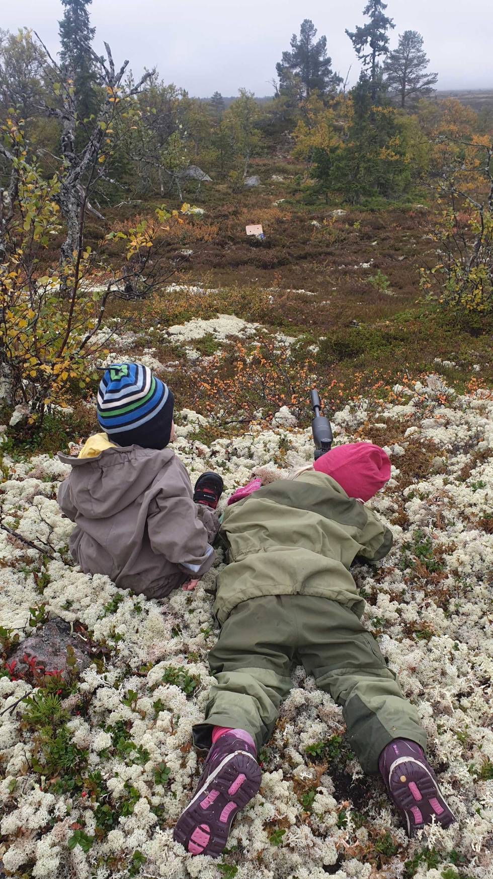 Blinkskyting: Med Frithjof som sekundant, får Karen teste blinkskyting med salongen. Like greit å få det inn med morsmelka! Slik-tar-du-med-barn-på-jakt-8