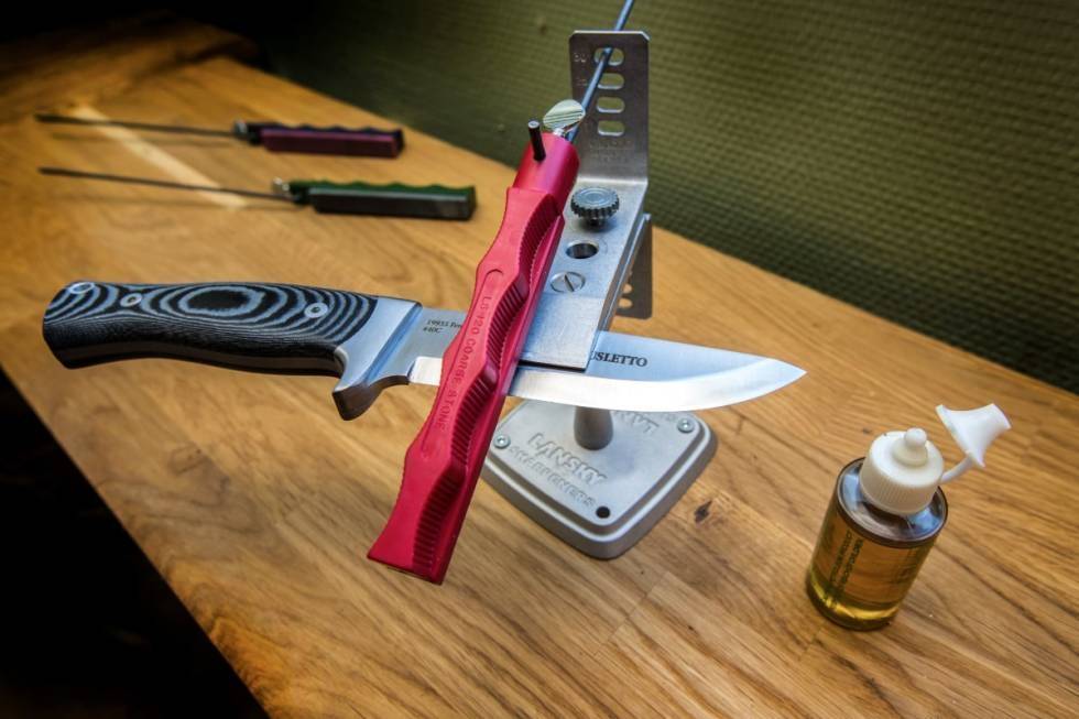 SKARP KNIV: Kvasse kniver er gode å jobbe med. Foto: Wemund Aabø SKARP kniv test