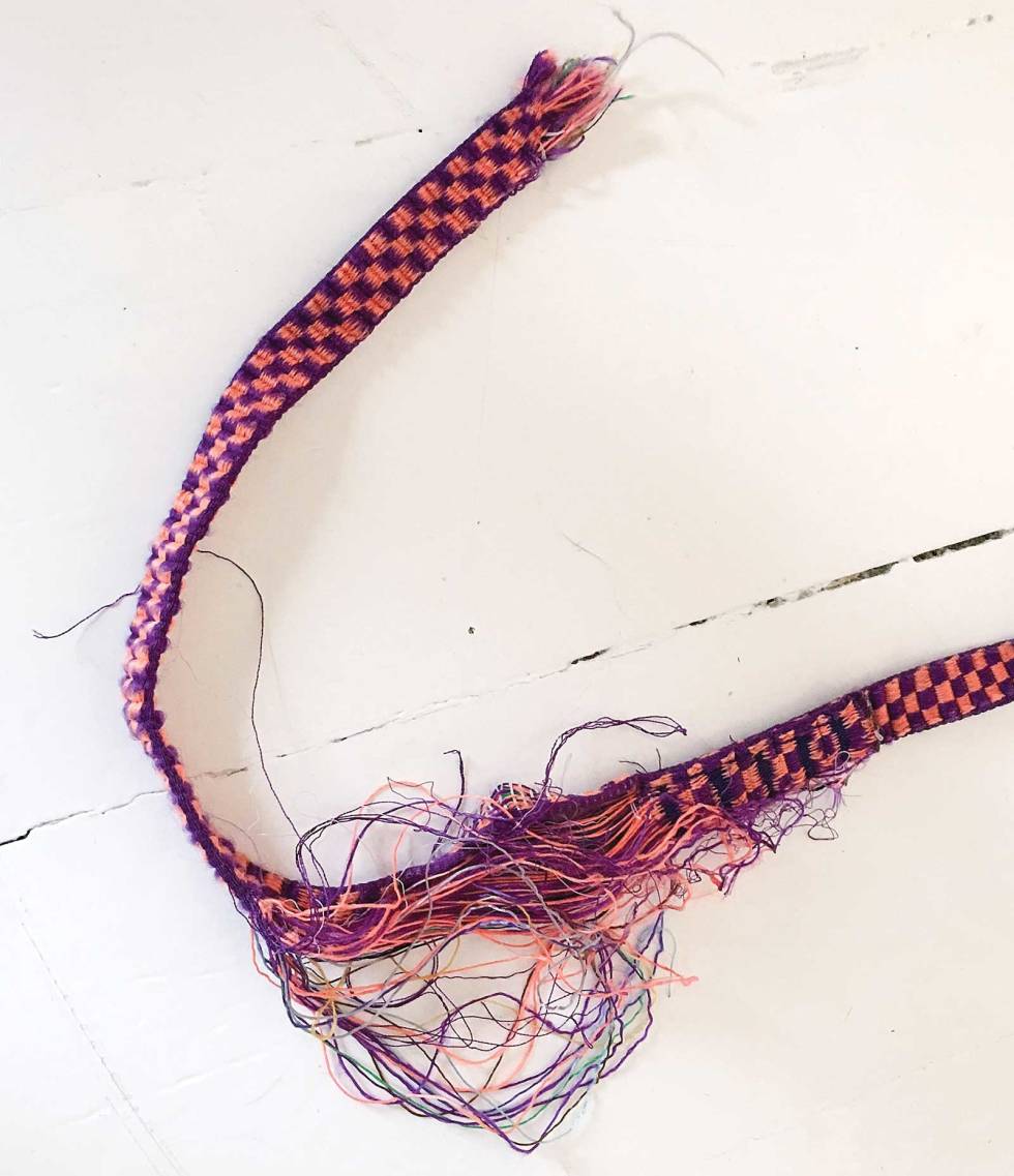 Ødelagt: Oppflisingen gjennom år med bruk hadde overraskende nok ikke noe å si for bruddstyrken på Petzl-slyngen. Foto: Leif Håvar Kvande Slyngetest-7