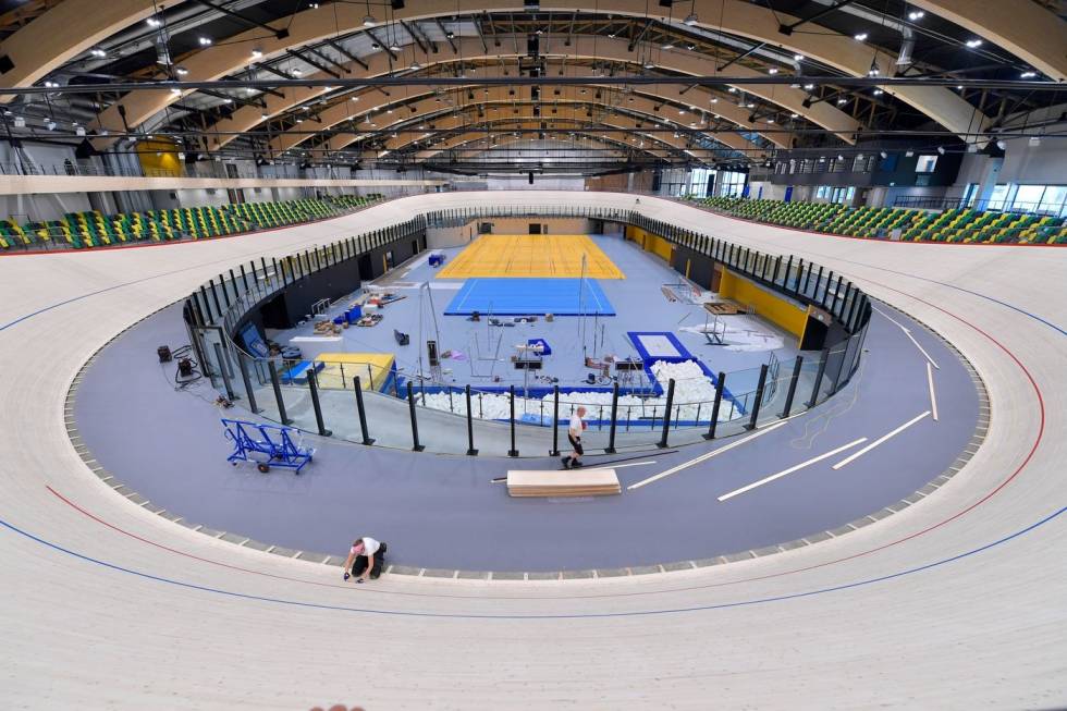 ÅPENT: I velodromen på Sola er det flerbruksarene på indre bane. Like fullt finner vi god plass innenfor Cote d'Azur. sola-arena-velodrom