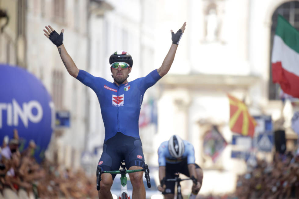 ITALIENSK JUBEL: Trento eksploderte da Sonny Colbrelli sikret italiensk seier på hjemmebane. Remco Evenepoel fortvilte. Foto: Cor Vos sonny colbrelli, em landevei, remco evenepoel