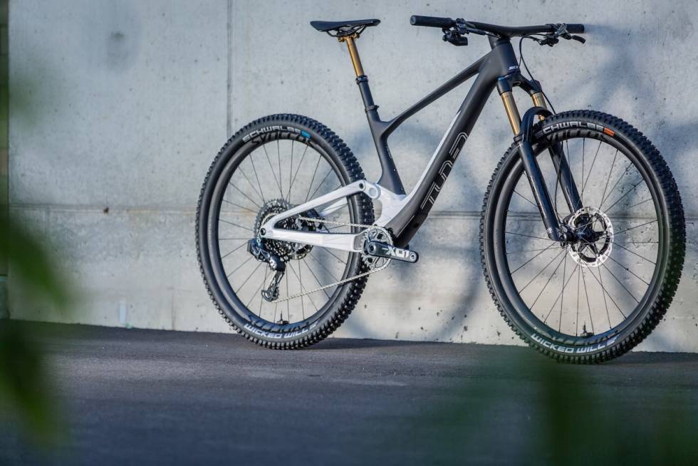 LOOKS LIKE A BOLD: Spark 900 er veldig lik Bold sin Unplugged stisykkel. Scott Spark 2021