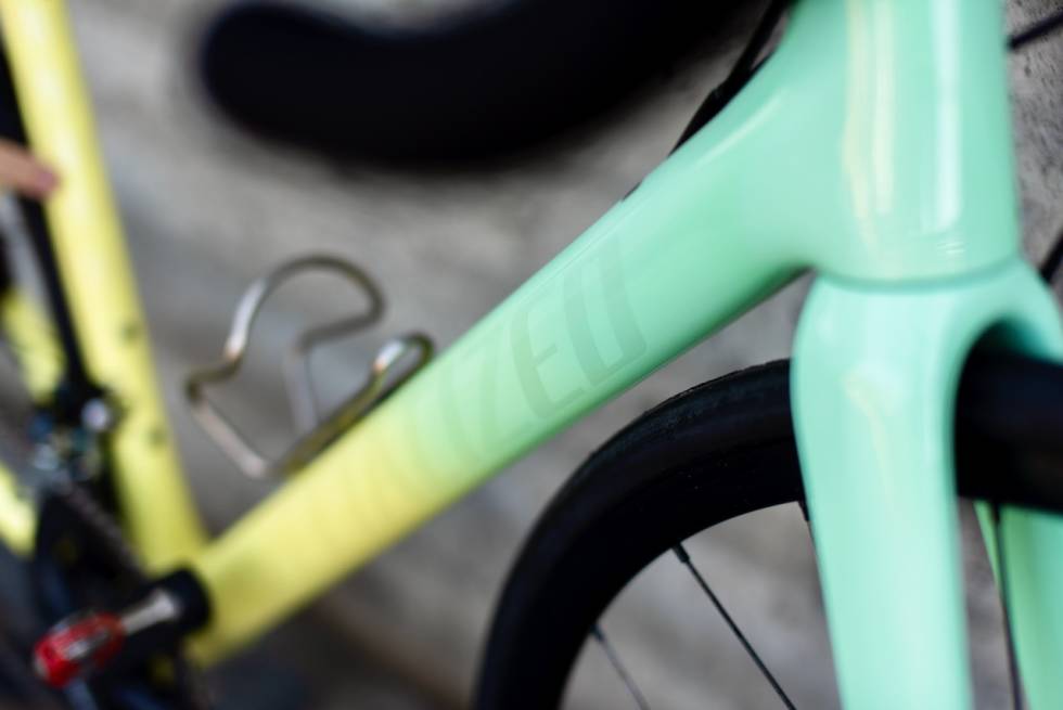 PINA COLADA: Frisk og freidig fargevalg på Tarmac SL6 Sport Specialized Tarmac SL6 Sport
